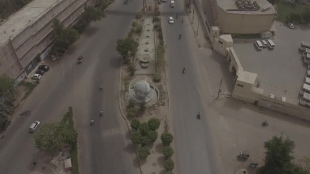 Vista Aérea Carretera Cerca Jinnah Mausoleo Karachi Flat Frente Móvil — Vídeos de Stock