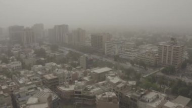 Shahrah ve Faisal Yolu 'nun Geniş Havadan Görünümü Karaçi - Düz - Hareket Sola