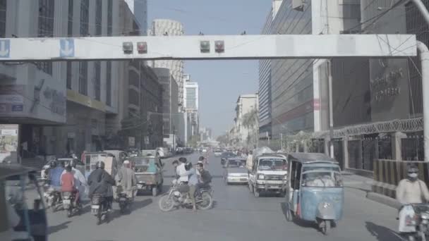 Κύριος Δρόμος Chundrigar Στο Καράτσι — Αρχείο Βίντεο