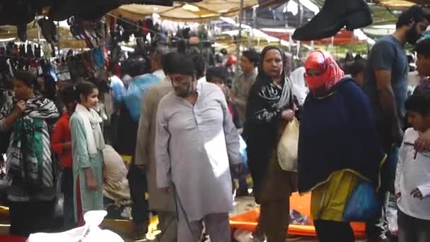 Zona Calzado Abarrotado Mercado Del Domingo Karachi — Vídeos de Stock