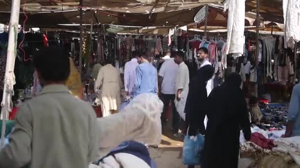 People Walking Sunday Market Karachi — Stock Video