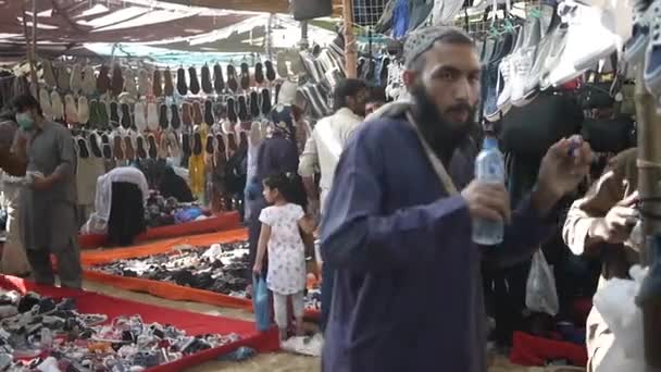 Pessoas Andando Por Mercado Domingo Karachi — Vídeo de Stock