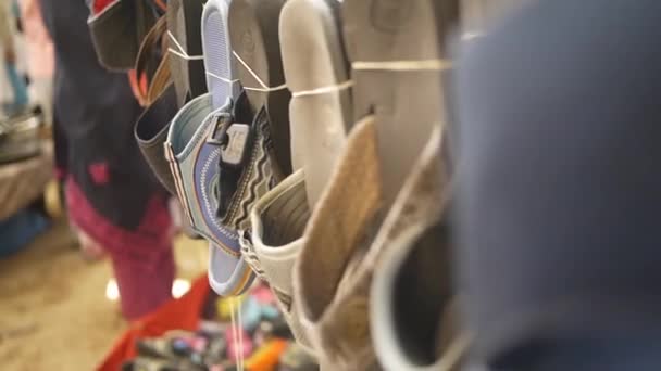 Slippers Hanging Stall Karachi — Stock Video