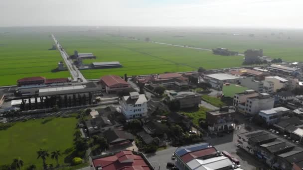 Vista Aerea Della Città Sekinchan Inclinazione Verso Basso Dolly Destra — Video Stock