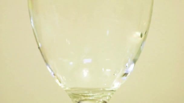 Color Dye Being Added Wine Glass Light Yellow — Αρχείο Βίντεο