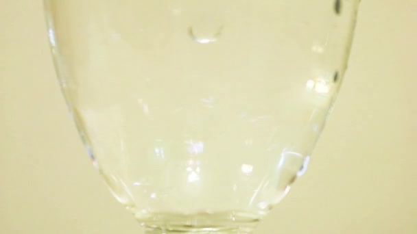 Color Dye Being Added Wine Glass Maroon — Vídeo de Stock