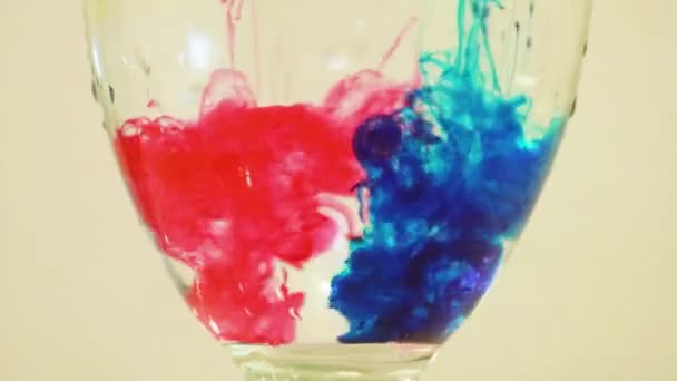 Color Dyes Being Added Wine Glass Blue Pink — Vídeo de Stock