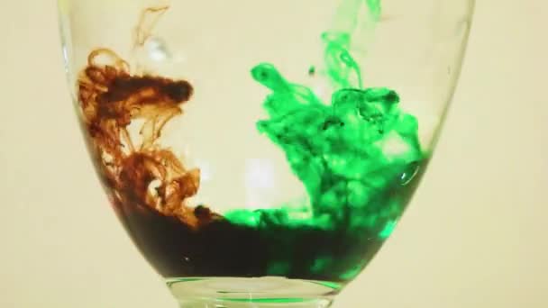 Color Dyes Being Added Wine Glass Brown Green — Vídeo de Stock