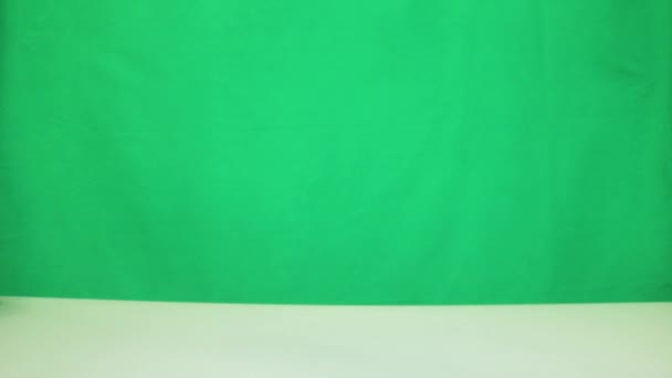 Caja Que Coloca Una Mesa Pantalla Verde — Vídeo de stock