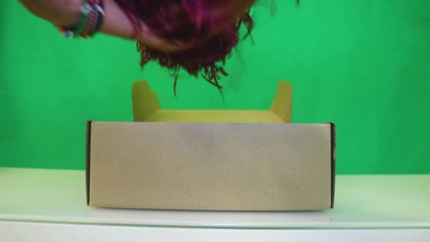 Boîte Étant Farcie Avec Papier Enveloppe Écran Vert — Video