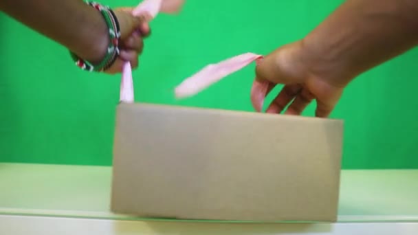 Box Being Tied Ribbon Green Screen — Stock Video