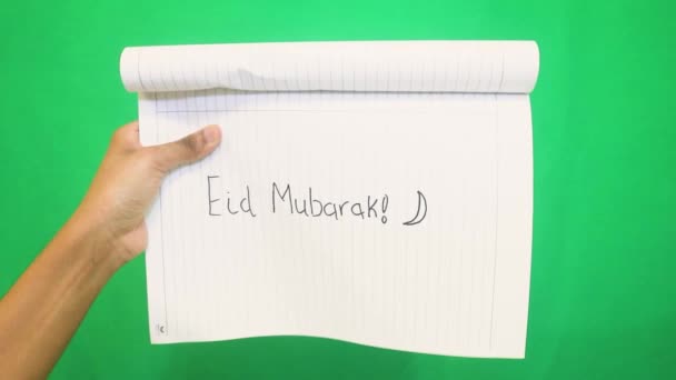 Vista Ravvicinata Persona Possesso Carta Con Parole Eid Mubarak — Video Stock