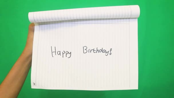 Vista Ravvicinata Persona Possesso Carta Con Parole Buon Compleanno — Video Stock