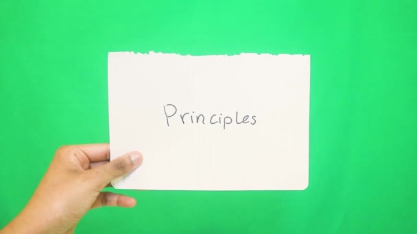 Nahaufnahme Einer Person Die Papier Mit Worten Hält Prinzipien — Stockvideo