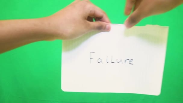 Λέξεις Ένα Χαρτί Που Σκίζεται Αποτυχία — Αρχείο Βίντεο
