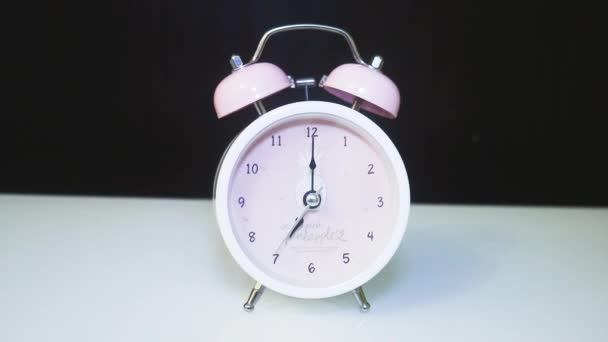 Classic Alarm Clock Hands Seven Clock — Vídeo de stock