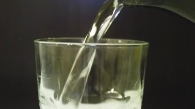 Bardak suyla doluyor - Bardağın tepesi