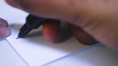 Beyaz Kağıda Yazılan Kelimeler - İmkansız