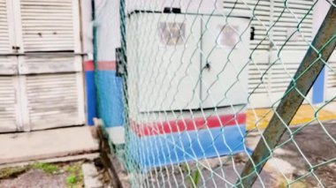 Elektrik Binası 'nın Dışını Kaplayan Çit