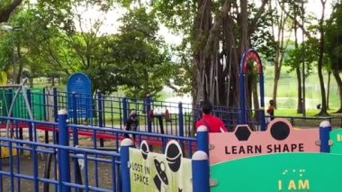 Park 'ın Aile Oynayan Oyun Alanı