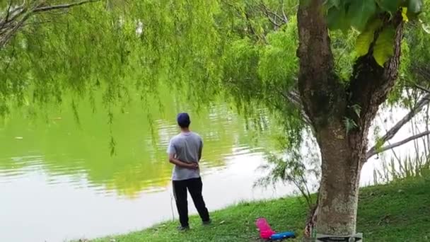 Озеро Молодою Риболовлею — стокове відео