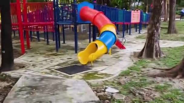 Park Játszótér Játszótér Gyermekekkel Játszik — Stock videók