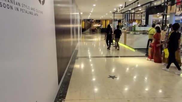 マレーシアのモールを歩く — ストック動画