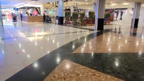 Wandelen Door Een Winkelcentrum Maleisië — Stockvideo