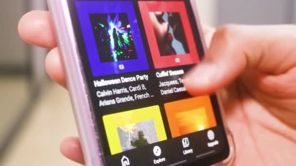 Controllare App Musicale Uno Smartphone Moderno — Video Stock