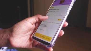 Using A Food Delivery App - Adding Items To The Cart
