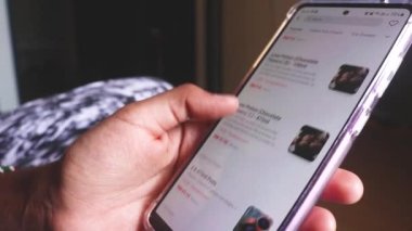  Using A Food Delivery App - Searching For Dessert.