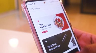 Sunum Uygulaması Kullanılıyor. Web Sitesi Şablonları Aranıyor.
