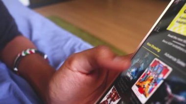 Tiyatro Rezervasyon Uygulamasını kullanarak. Gösterilen Görüleni