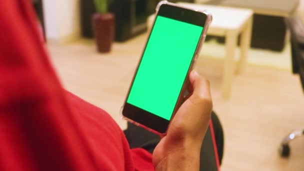 Жінки Користуються Мобільним Телефоном Зеленим Екраном — стокове відео