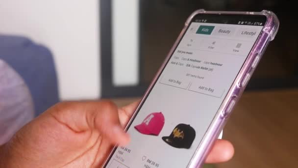 Compras Line Para Roupas Criança Caps — Vídeo de Stock