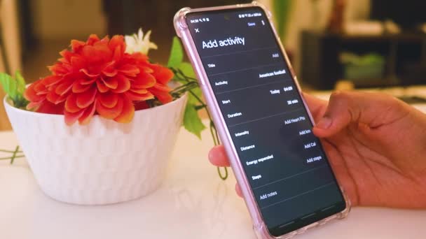 Using Health Tracking App Planning Cycling — Vídeo de Stock