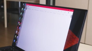 Bir dizüstü bilgisayardaki çevrimiçi haber portalını kontrol etmek - Teknik ve Bilim
