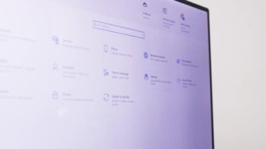 Checking Different Computer Settings On A Laptop - Game Settings