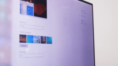 Checking Different Computer Settings On A Laptop - Personalization Setting