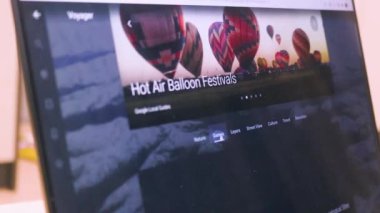 Google Earth 'ün web sitesine bakıyorum.