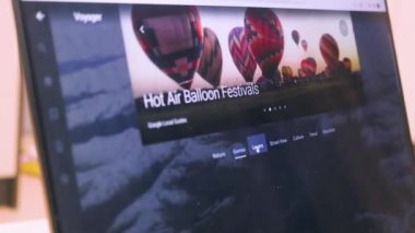 Google Earth 'ün web sitesine bakıyorum.