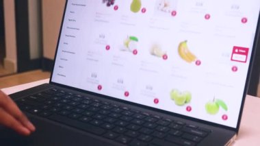 Laptoptan alışveriş yapmak, meyveler.