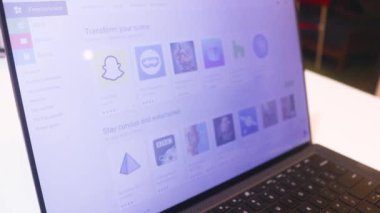 Google Playstore 'un Web Sitesinde Sörf