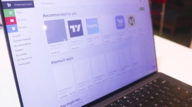 Google Playstore 'un Web Sitesinde Sörf