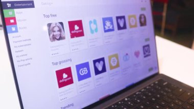 Google Playstore 'un Web Sitesinde Sörf