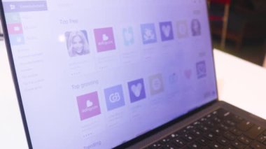 Google Playstore 'un Web Sitesinde Sörf
