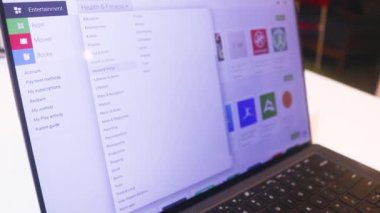Google Playstore 'un Web Sitesinde Sörf