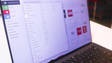 Google Playstore 'un Web Sitesinde Sörf