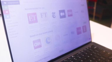 Google Playstore 'un Web Sitesinde Sörf