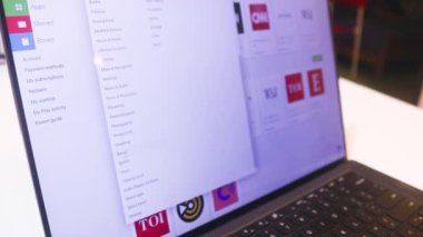 Google Playstore 'un Web Sitesinde Sörf